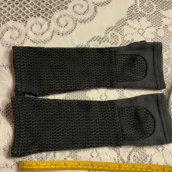 Gloves - Picture 2 of 2